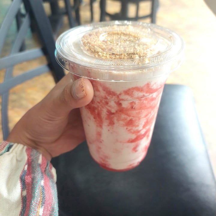 photo of Twisted Plants Strawberry milkshake shared by @thehungrybunny01 on  12 Apr 2025 - review
