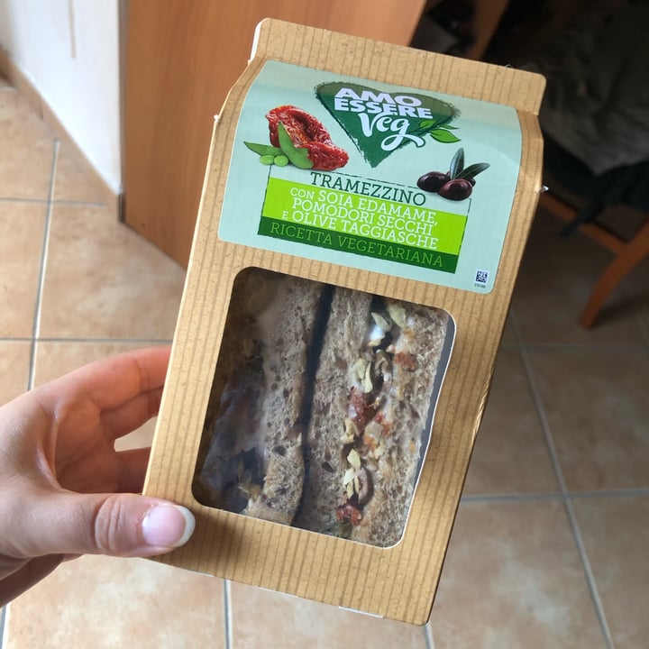 photo of Amo Essere Veg tramezzino con soia edamame, pomodori secchi e olive taggiasche shared by @spazioverdegreen on  14 Sep 2025 - review