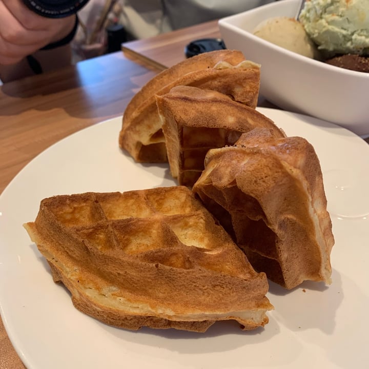 photo of WellSmoocht 4 Scoop Ice Cream Mad Bowl and Waffles shared by @muffinpuff on  15 Aug 2024 - review