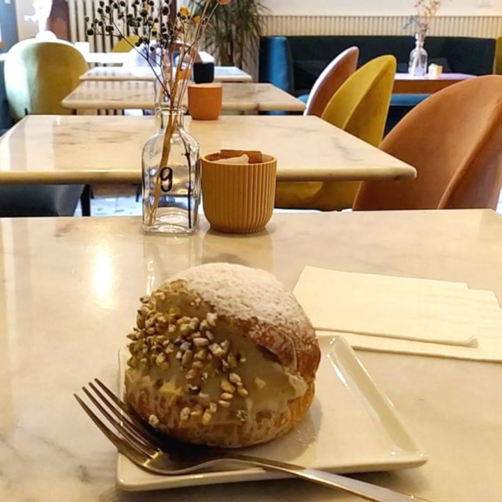 photo of Pasticceria Nepà maritozzo al pistacchio shared by @kkami-sama on  29 Dec 2024 - review