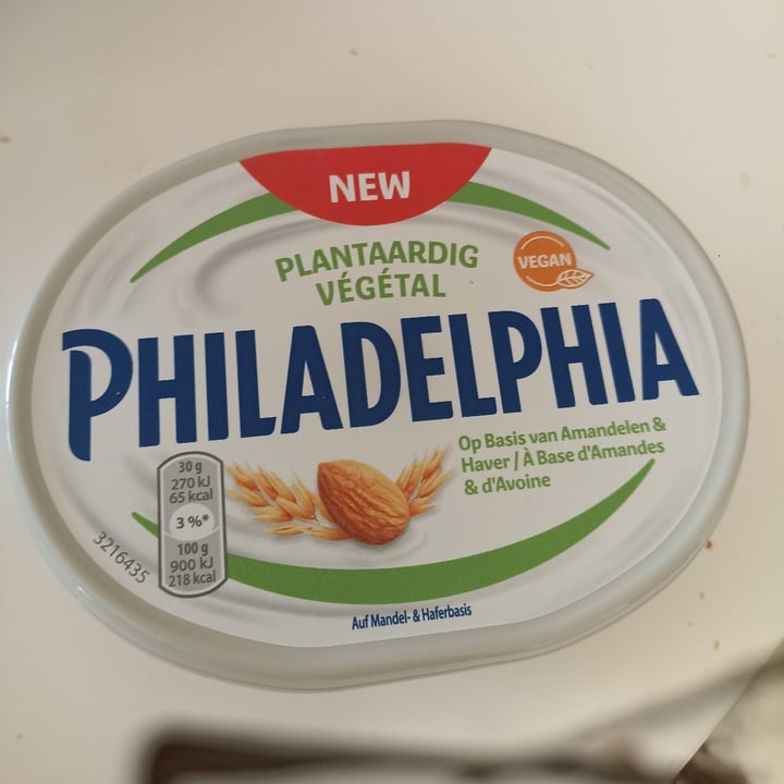 photo of Philadelphia Almond & Oat Based shared by @pablo84 on  17 Oct 2023 - review