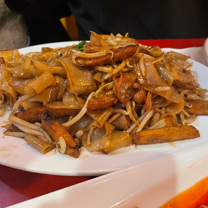 photo of Bodhi Kosher Vegetarian Restaurant Veg Chicken Chow Fun shared by @emmapecci on  01 Mar 2024 - review