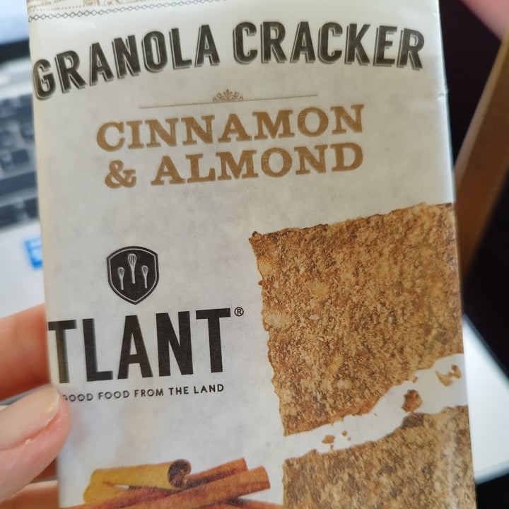 photo of granola cracker cinnamon and almond shared by @sorinaparis on  15 May 2024 - review