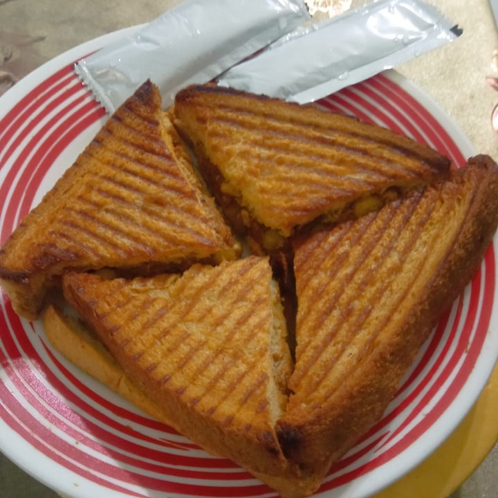 photo of Vadilal Quick Treat Grilled Aloo mutter sandwich shared by @zarreen on  15 Nov 2024 - review