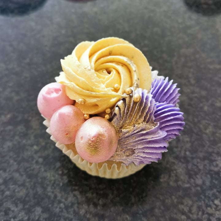 photo of Sweet LionHeart Vegan Vanilla Raspberry Coconut Cupcakes shared by @viiathevegan on  08 Nov 2024 - review