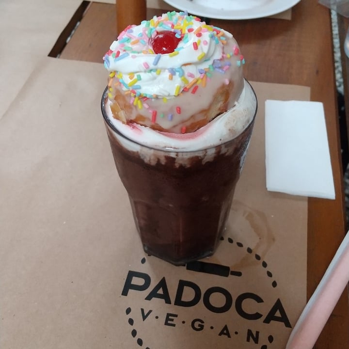 photo of Padoca Vegan Milkshake Floresta Negra com Donut shared by @jojov on  30 Mar 2024 - review