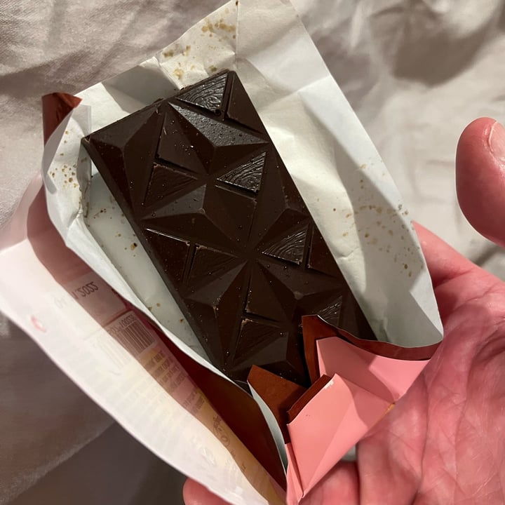 photo of Doisy & Dam 70% dark chocolate, goji and orange shared by @ameriamber on  06 Sep 2023 - review