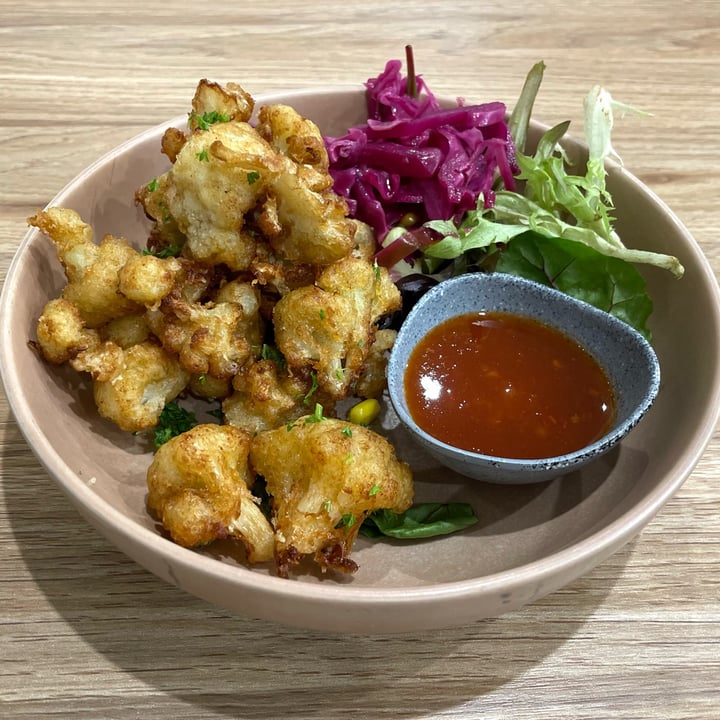 photo of Vega cafe Cauli Buffalo Wings shared by @veganpr on  17 Nov 2023 - review