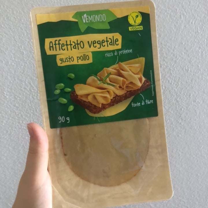 photo of Vemondo Affettato Vegetale Gusto Pollo shared by @mari99 on  03 Mar 2024 - review