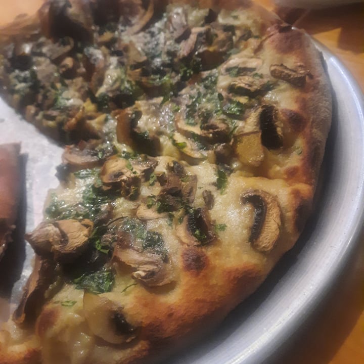 photo of Crisana Plant Based (Delivery y Take Away) Pizza Funghi shared by @lily62 on  05 Oct 2023 - review