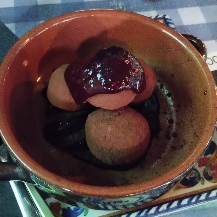 photo of Garage Pub tartufini con salsa di ribes shared by @urdva on  18 Apr 2024 - review