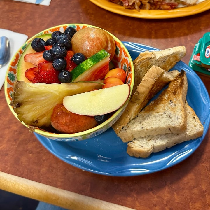 photo of Bagel Cafe Fresh Fruit shared by @leratonsaveur on  31 Jul 2025 - review