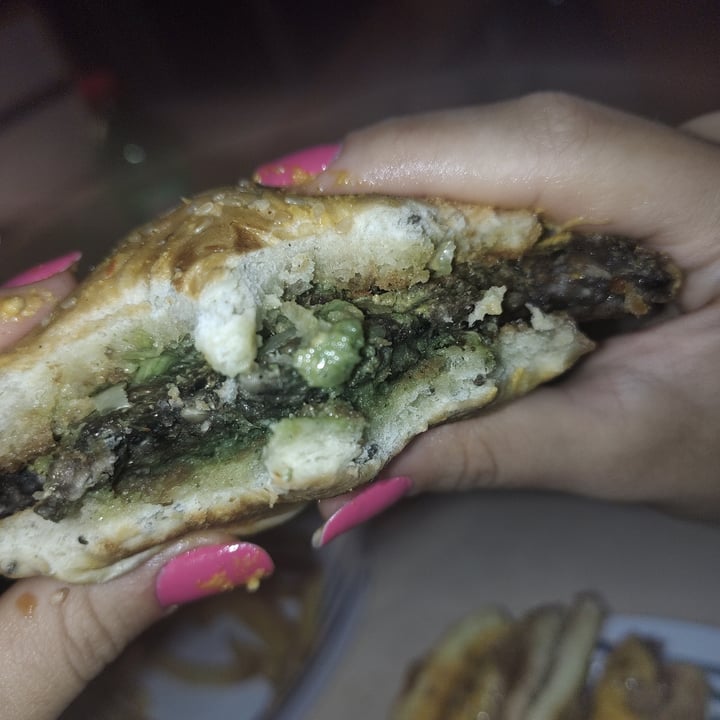 photo of Gunas Burguer Massala Burguer shared by @iveverouchis on  03 Feb 2024 - review