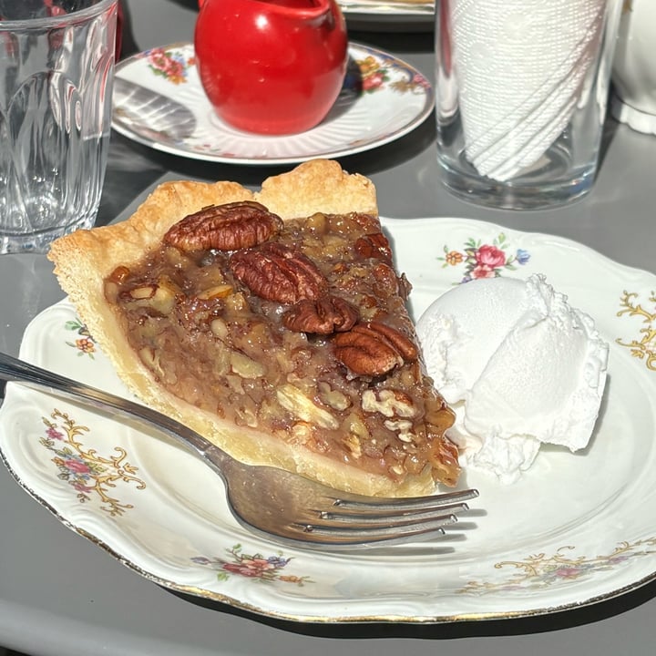 photo of Snug The Comfort Café pecan pie shared by @azuki on  18 Mar 2024 - review