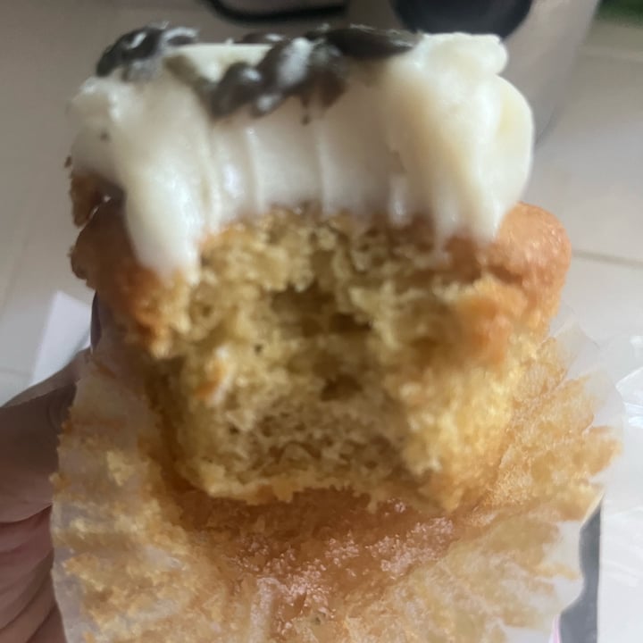 photo of Erin McKenna's Bakery LA vanilla cupcake shared by @ktbombin on  31 Oct 2023 - review