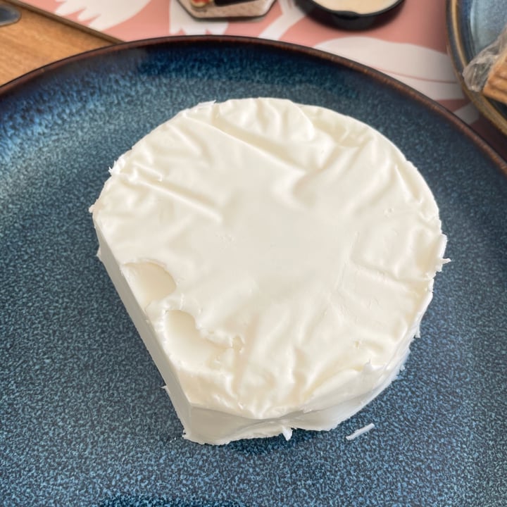 photo of Violife Le Rond Camembert flavour shared by @taz on  22 Apr 2025 - review