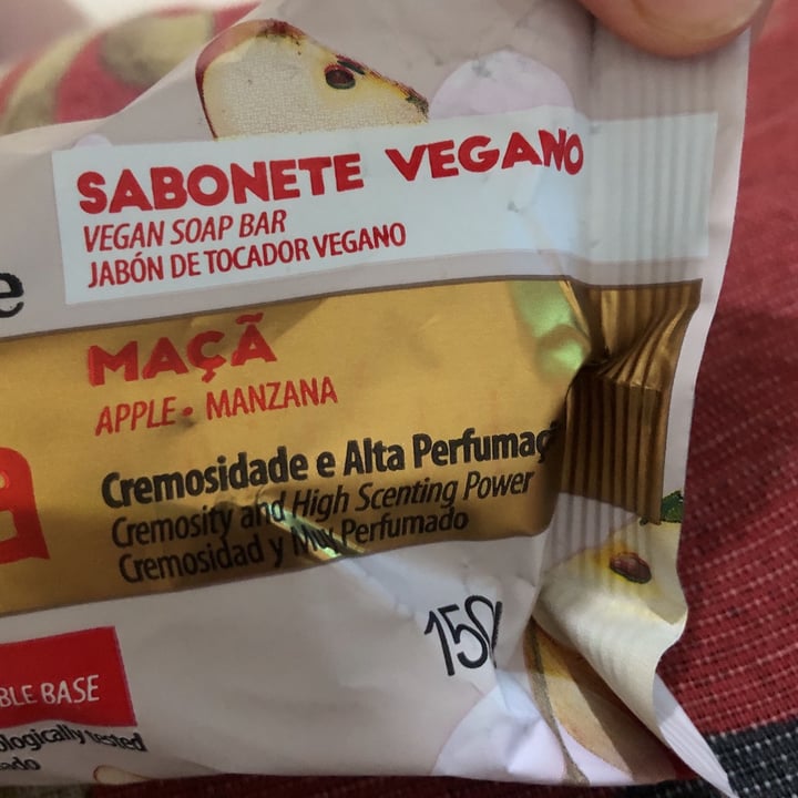 photo of Davene davene sabonete la fruta maçã shared by @claudilene on  02 Feb 2024 - review