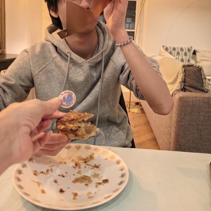 photo of Land&Monkeys Turenne galette des rois shared by @stefietokee on  09 Jan 2025 - review
