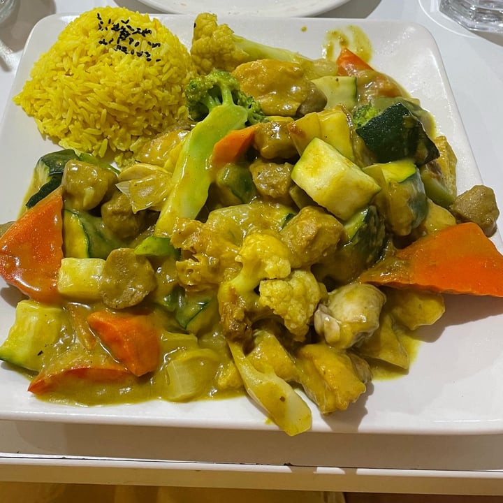 photo of Loving Hut Brisbane Golden Curry shared by @veganpr on  15 Nov 2023 - review