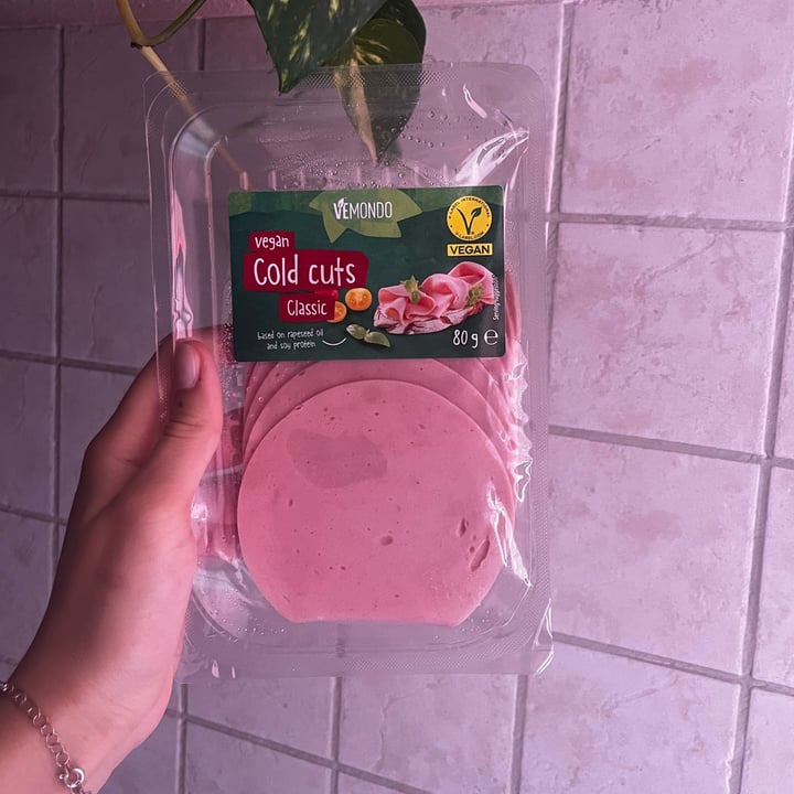 photo of Vemondo Vegan Cold Cuts shared by @giuliettaveg on  23 Aug 2023 - review
