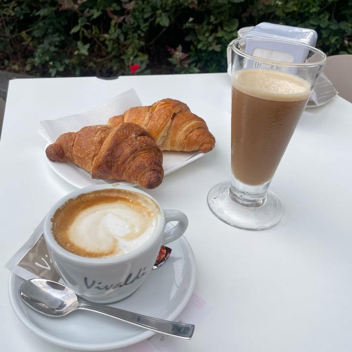 photo of Gelateria Vivaldi Cornetto Vegano Vuoto E Cappuccino Di Soia shared by @curtistheweirdcat on  10 Aug 2024 - review