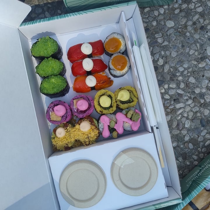 photo of EssenzaSushi Box Medium 16 Pezzi Rainbow shared by @vanessaaa on  22 Sep 2025 - review
