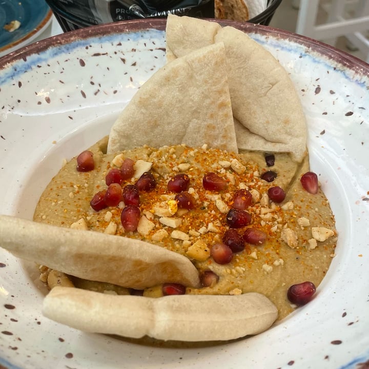 photo of La Tasquita de en Medio Hummus de Garbanzos shared by @sophiegiuge on  03 Oct 2023 - review