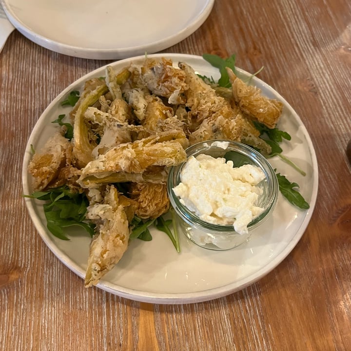 photo of Con Gusto Frittierte Artischocken shared by @pattini on  04 Oct 2025 - review