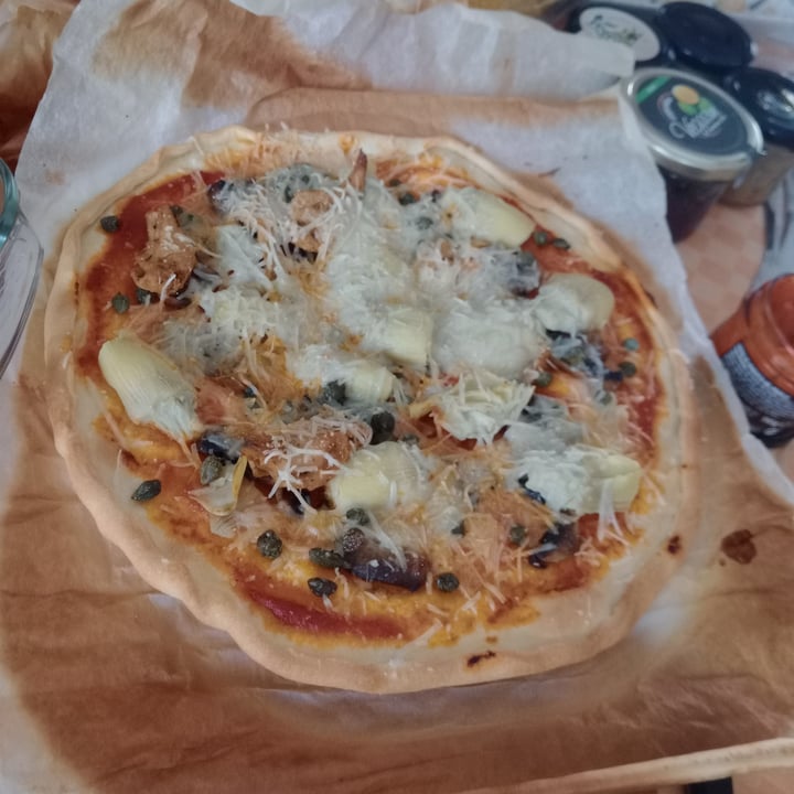 photo of Pura Vida Vegan Bar (Santa y Pura) Pizza 4 quesos shared by @txema on  29 Oct 2023 - review