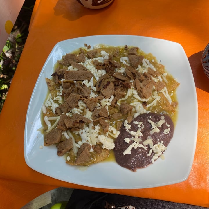 photo of Veggicano Comida & Tienda chilaquiles verdes con Arrachera shared by @vegancum on  02 Sep 2023 - review