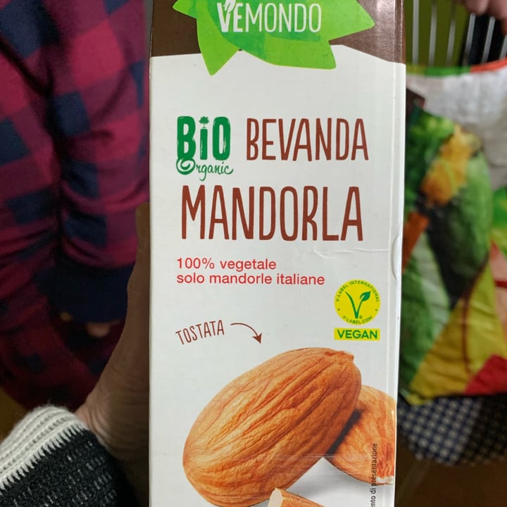photo of Vemondo Bio Bevanda Mandorla shared by @coloratantonella on  08 May 2024 - review