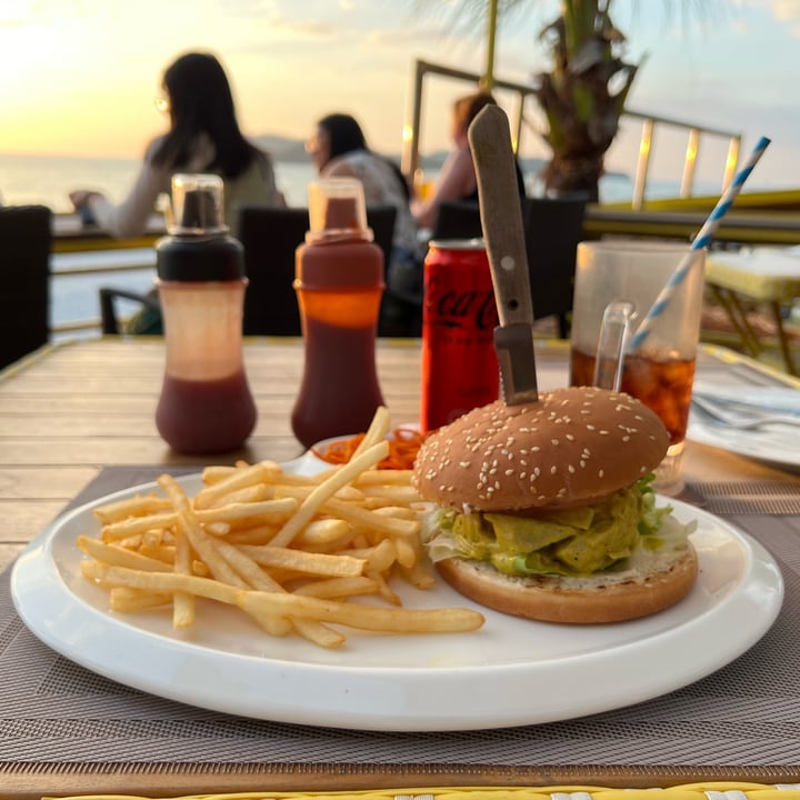 photo of Yellow Beach Cafe Jackfruit Burger shared by @erialc on  31 Jan 2024 - review