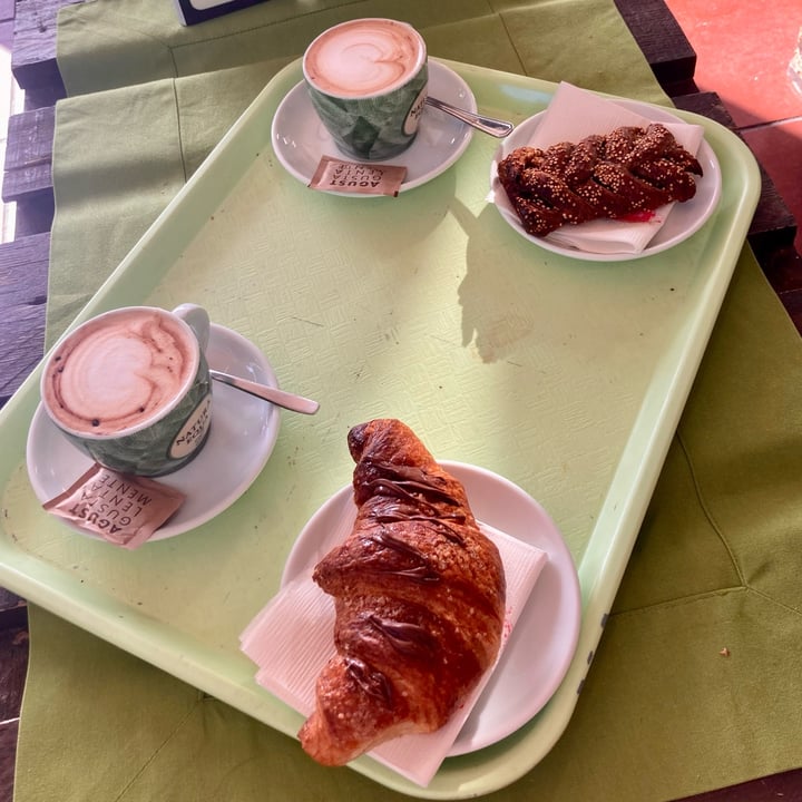 photo of Feliz Cafè di Giusy e Naila s.n.c. Croissant Crema di Nocciole shared by @asiayportia on  17 Aug 2023 - review