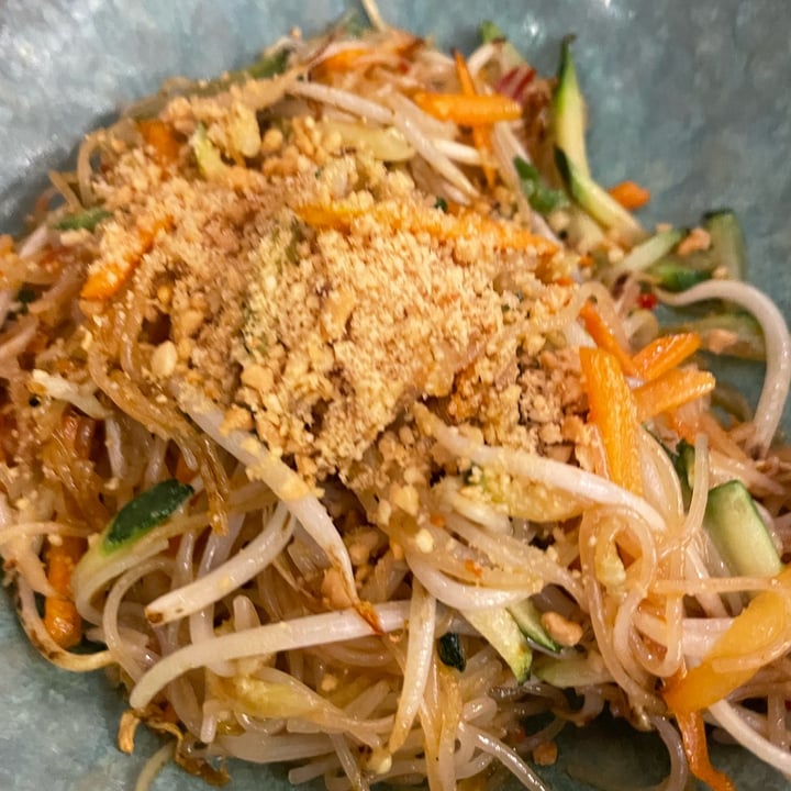photo of Ristorante Oya Sushi Fusion Experience pad thai shared by @sottolapellepodcast on  18 May 2024 - review