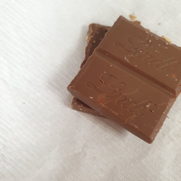photo of Lindt Oatmilk Hazelnut Chocolate shared by @mushroomtarian on  29 Apr 2024 - review