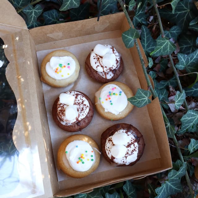 Photo of the dish “hot chocolate & celebration pack”