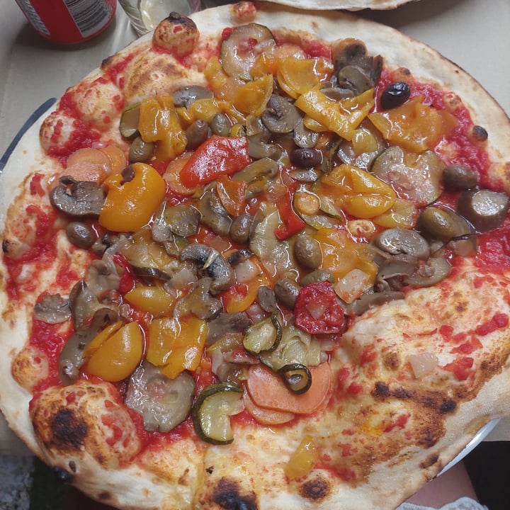 photo of Il Caminetto Pizza Vegetariana+funghi olive e peperoni shared by @kiki8 on  10 Aug 2024 - review