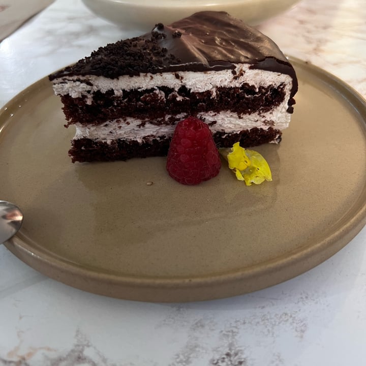photo of The Vegan Roll Oreo cake shared by @lopasil on  15 Aug 2024 - review