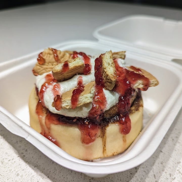 photo of Cinnaholic Victoria Raspberry Cheesecake shared by @raffymabanag on  08 Jan 2024 - review