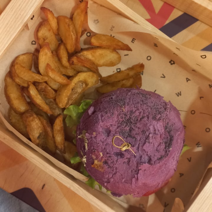 photo of Flower Burger Purple Cheesy shared by @gemmm on  23 Apr 2024 - review