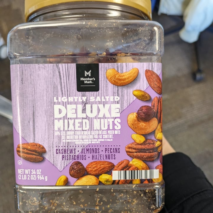 Member's Mark Lightly Salted Deluxe Mixed Nuts Review abillion