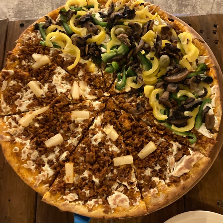 photo of Pizzería Karnaval 23 (pulque, pizza y cerveza) Pizza vegana de vegetales shared by @burritosabaneroooo on  28 Jan 2025 - review