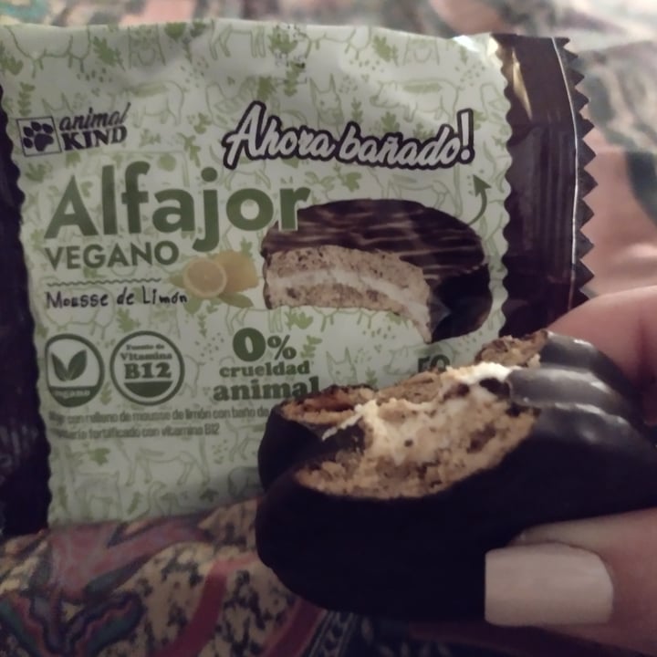 photo of Animal kind Alfajor mousse de limón bañado en chocolate shared by @dana1922 on  31 Aug 2023 - review