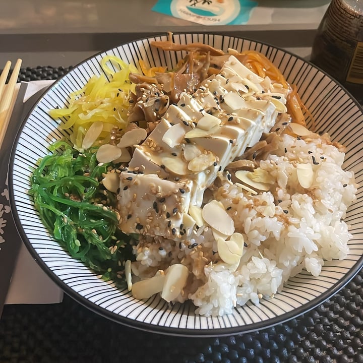 photo of Hawaii Poke Sushi Poke vegana shared by @napoleonegiulia on  04 Jun 2025 - review