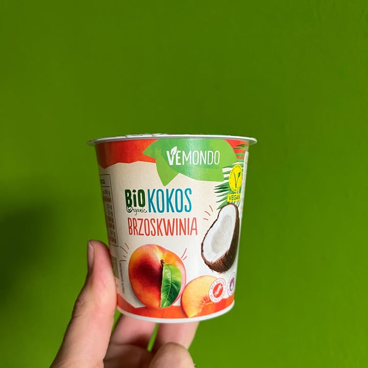 photo of Vemondo yogurt bio cocco pesca shared by @aleblackdevil on  31 Jan 2024 - review