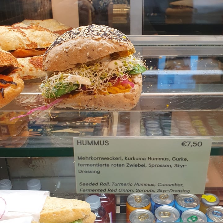photo of Veganista/The LaLa hummus sandwich shared by @zianena on  22 Apr 2024 - review