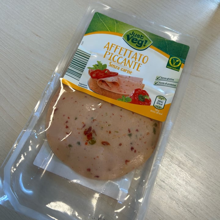 photo of Just Veg! (ALDI Italy) Affettato vegano ai peperoni shared by @rebecvz on  17 Mar 2024 - review