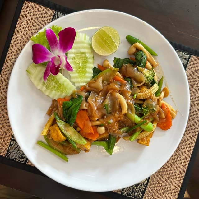 Photo of the dish “Pad See Ew Vegetables ผัดซีอิ๊วผัก”