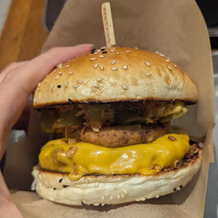 photo of VEG'D - Vegan Kitchen Beyond Chili Cheese shared by @bratkart0ffel on  24 Jun 2025 - review