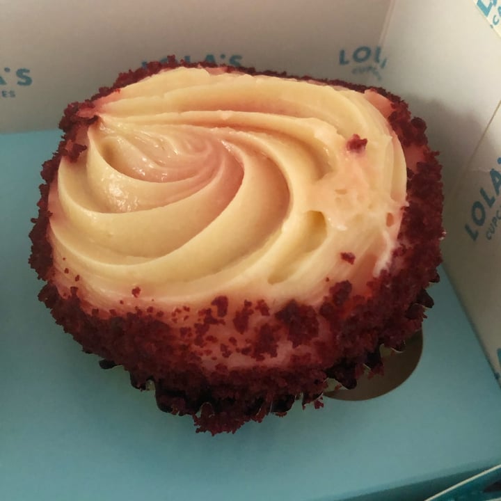photo of Lola's Cupcakes Kingston Upon Thames Vegan Red Velvet Cupcake shared by @cloudnineberry on  17 Sep 2023 - review